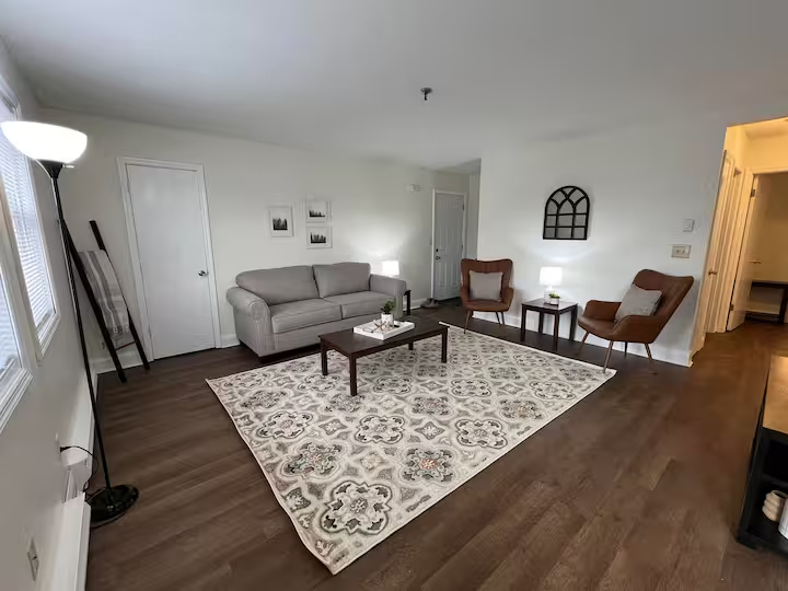 Clean and Modern 2BR Downstairs Apt - Photo 2