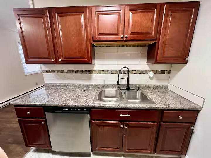 Clean and Modern 2BR Downstairs Apt - Photo 6