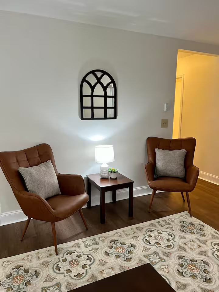 Clean and Modern 2BR Downstairs Apt - Photo 4