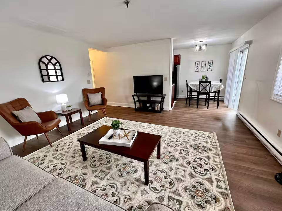 Clean and Modern 2BR Downstairs Apt - Photo 3
