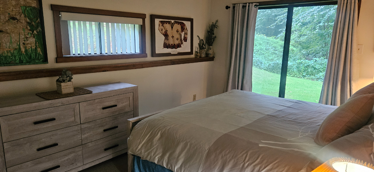 Comfortable and cozy 2 bedroom one and a half bath condo in beautiful Quechee  Vermont Fully equippe - Photo 6