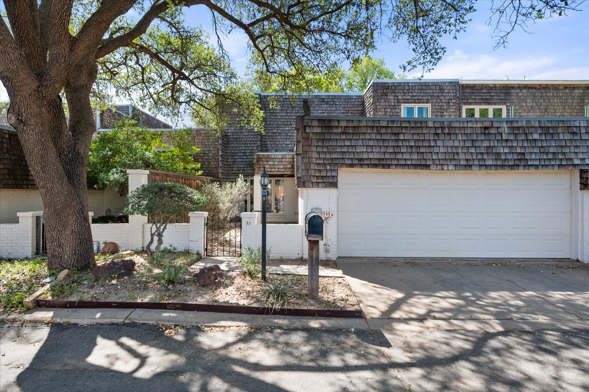 CASA 2302 - Photo 1
