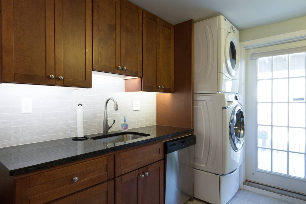 Apartment in Petworth - In-Unit Laundry & Off Street Parking - Photo 4