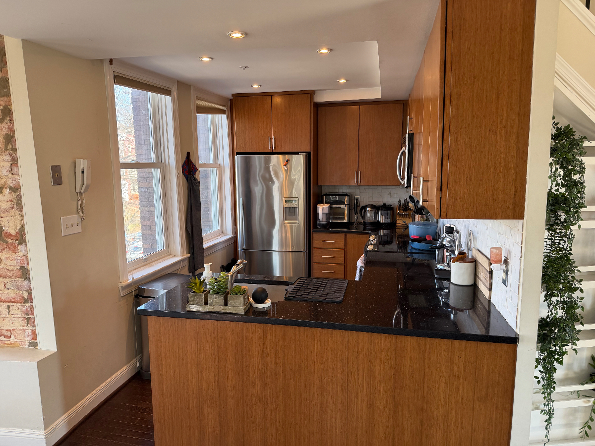 Victorian Turret Loft Built for Remote Work - Kalorama Triangle/Adams Morgan - Photo 4