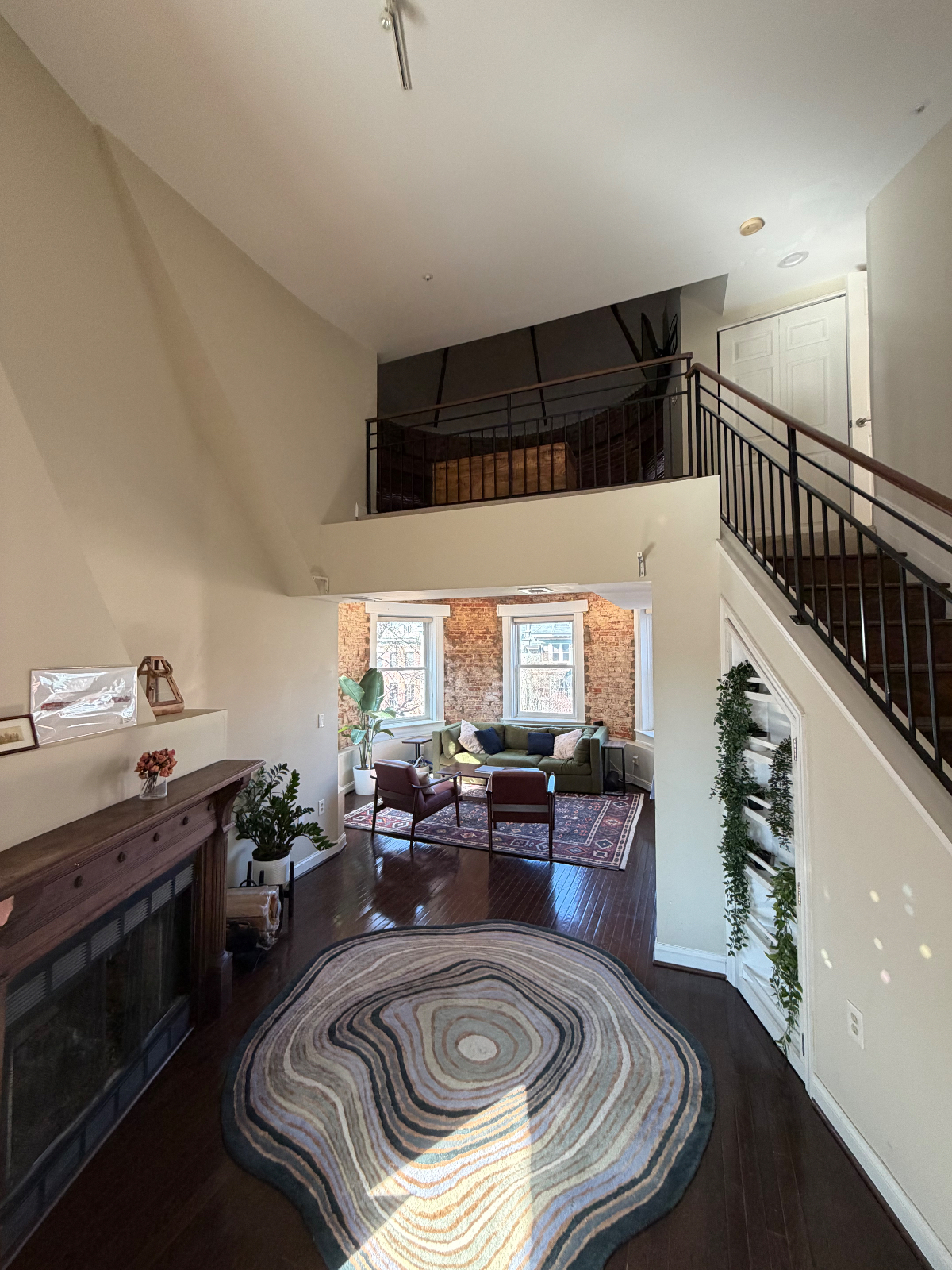 Victorian Turret Loft Built for Remote Work - Kalorama Triangle/Adams Morgan - Photo 2