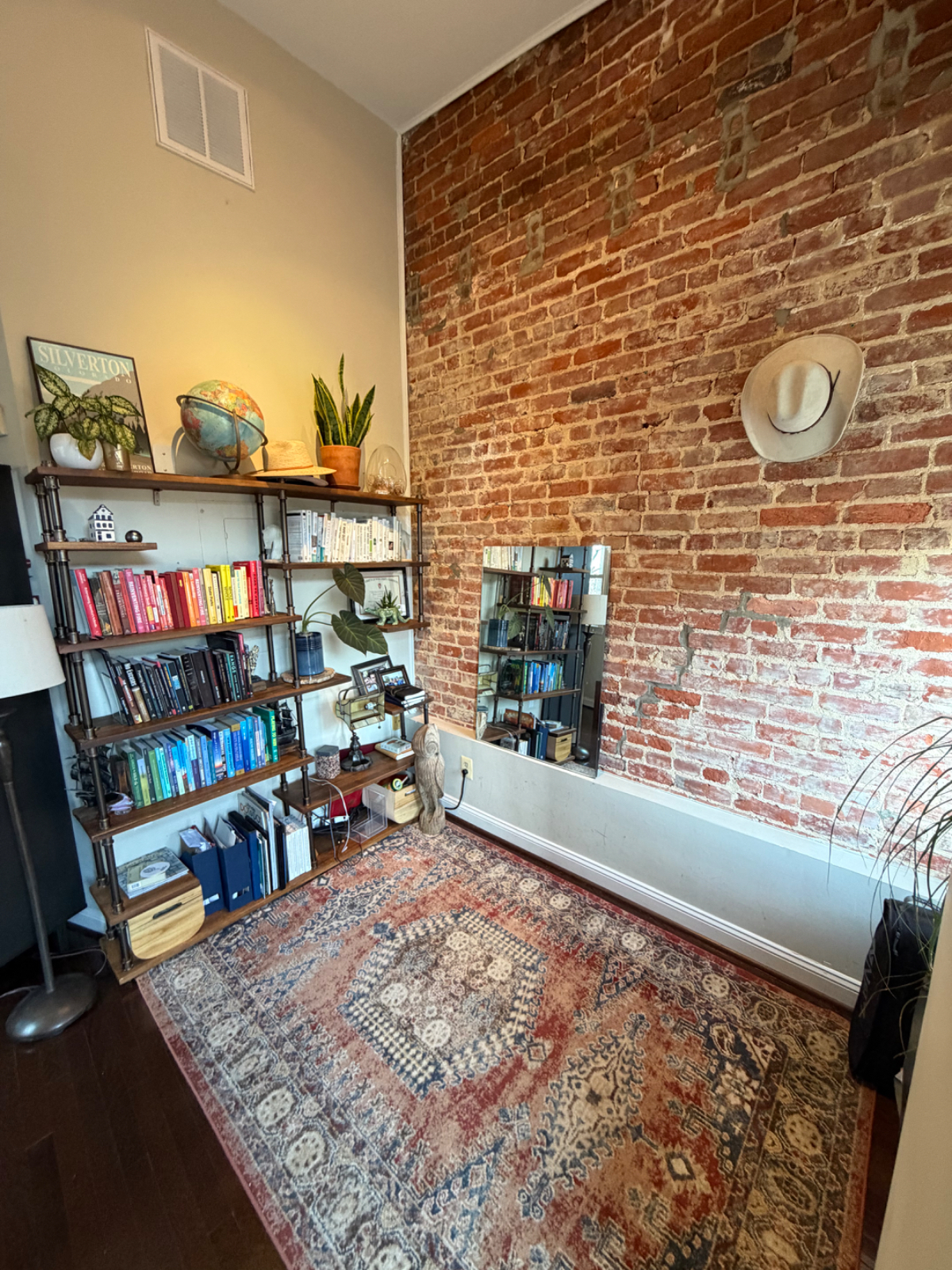 Victorian Turret Loft Built for Remote Work - Kalorama Triangle/Adams Morgan - Photo 10
