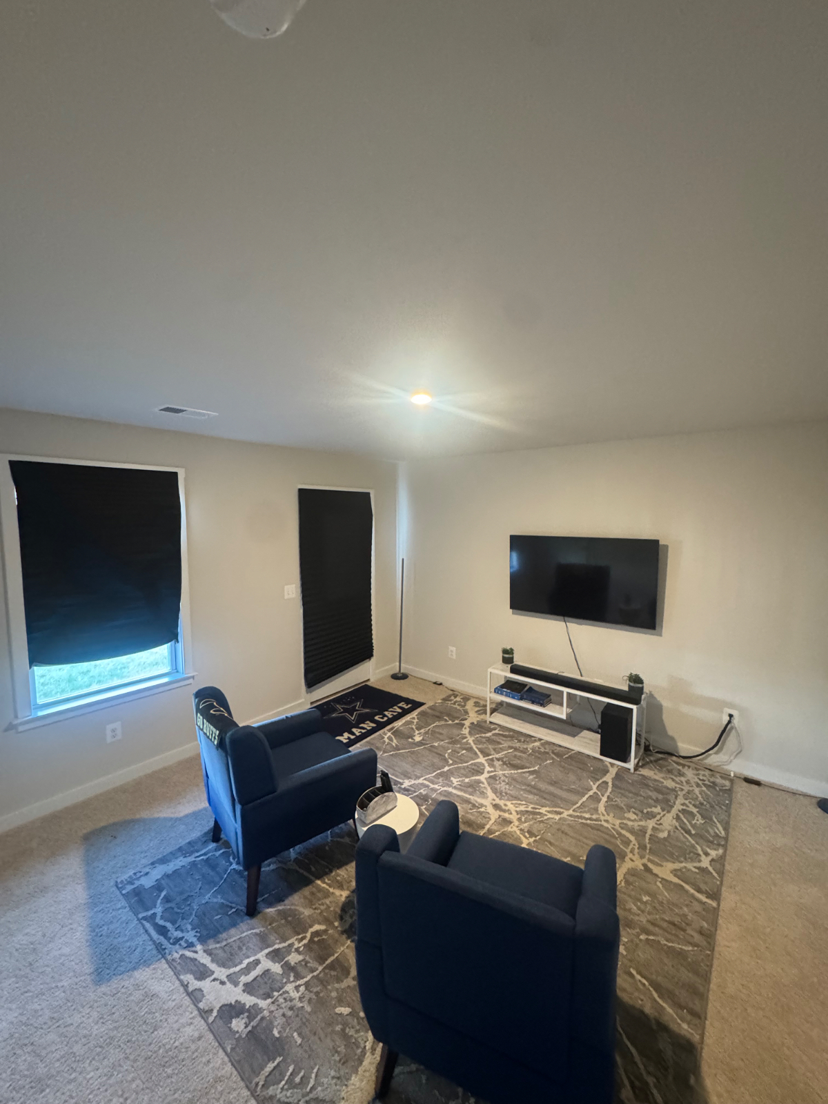 New End Unit 4BR/3.5BA Furnished Townhome -Home Gym-Garage -Utilities Included - Photo 3