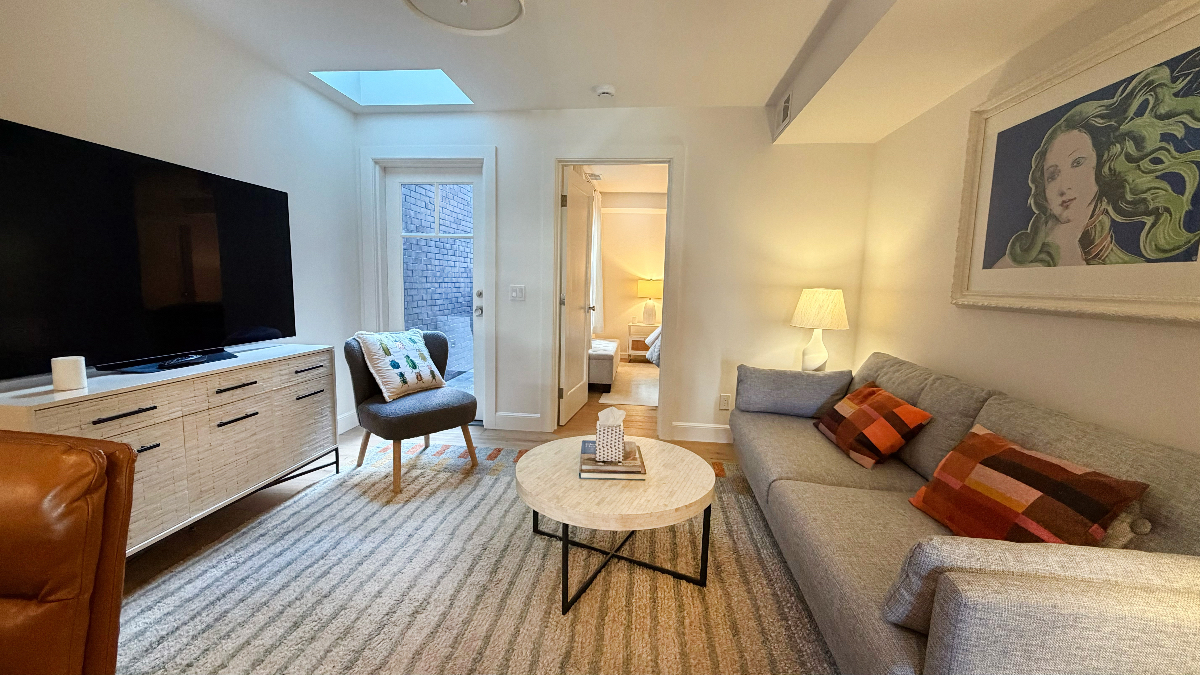 Stylish New Furnished 1-Bedroom in Charming Ashbury Heights - Photo 2