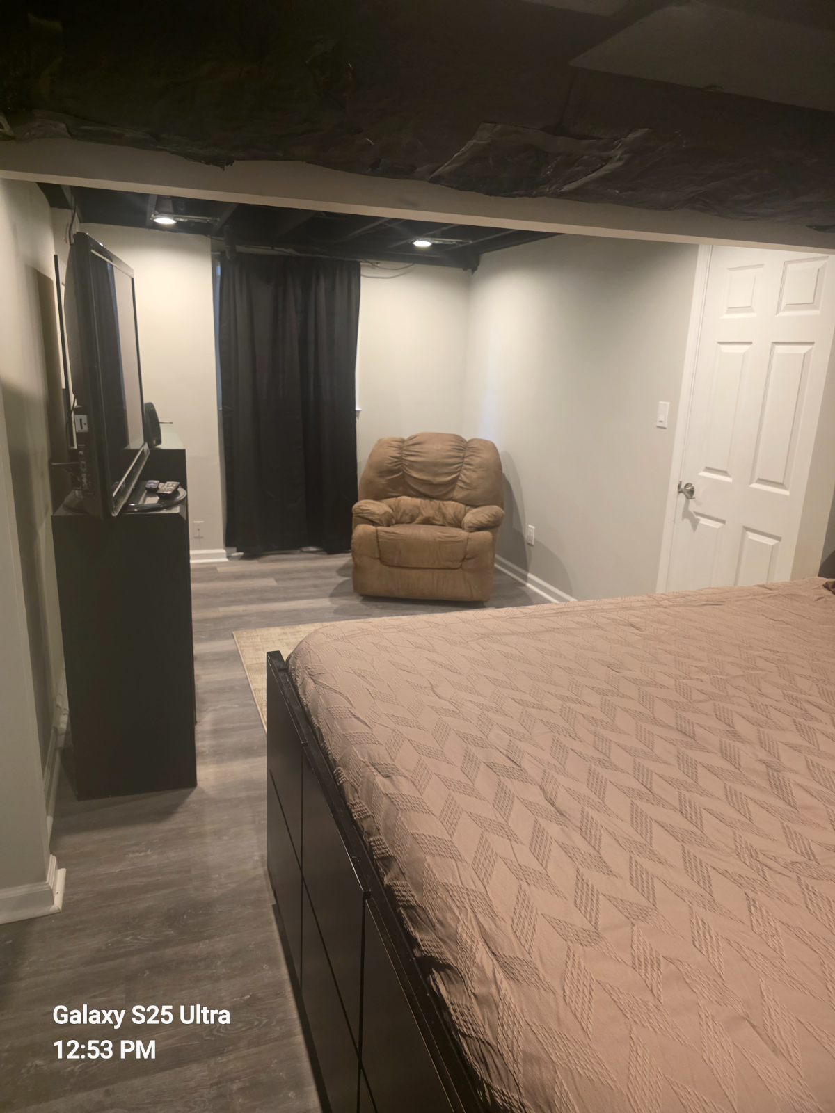 Travel Nurse Gem with Private Entrance - Photo 4