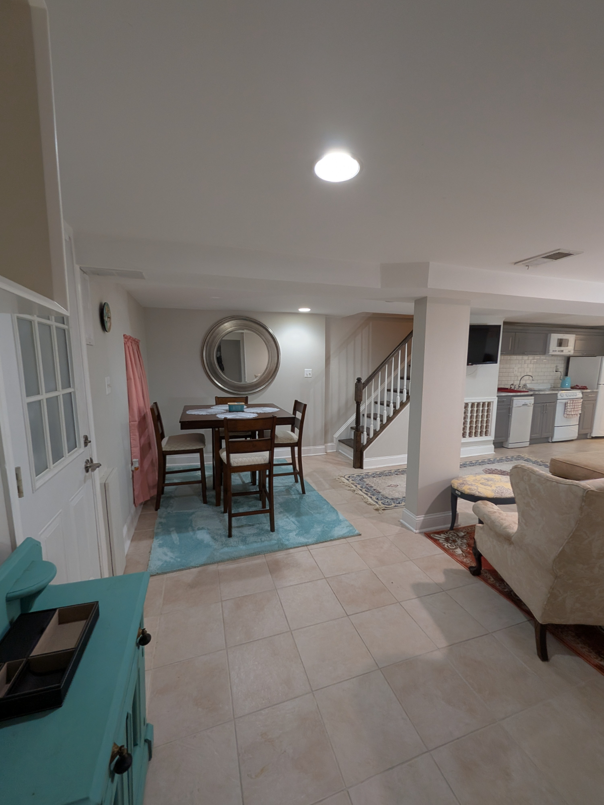 Cozy English Basement near Multiple Hospitals - Photo 2