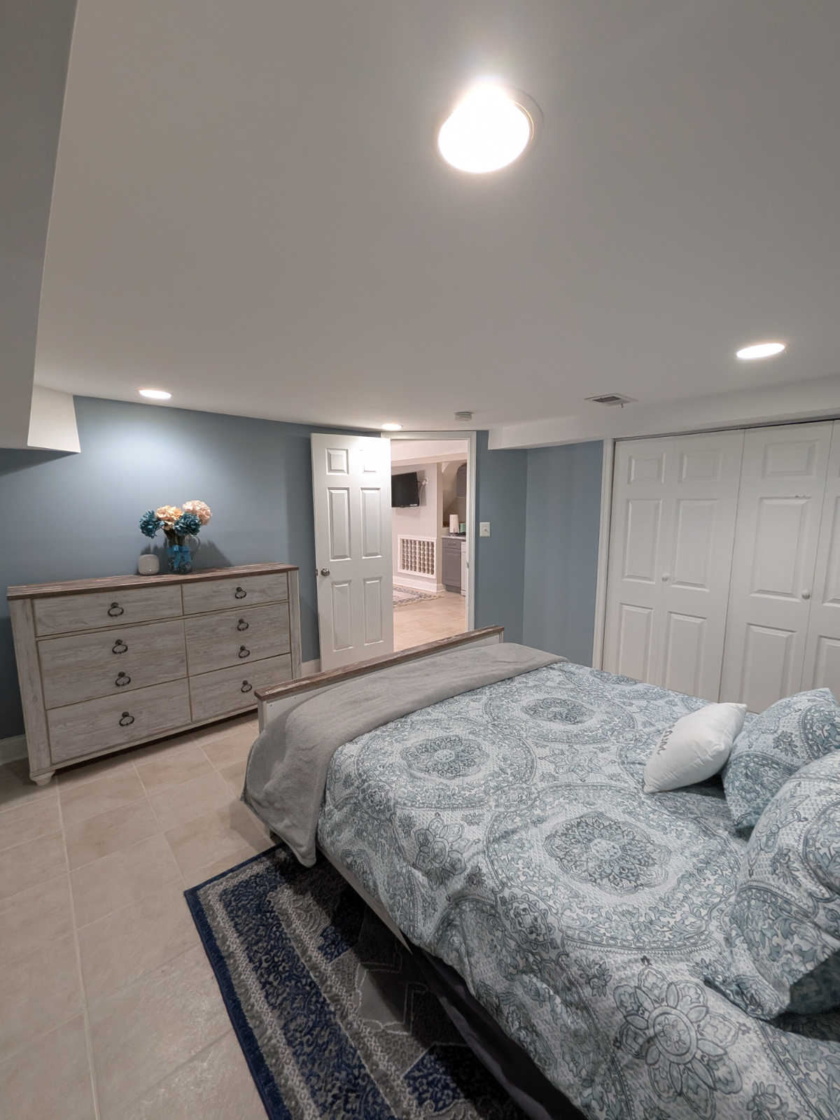 Cozy English Basement near Multiple Hospitals - Photo 10