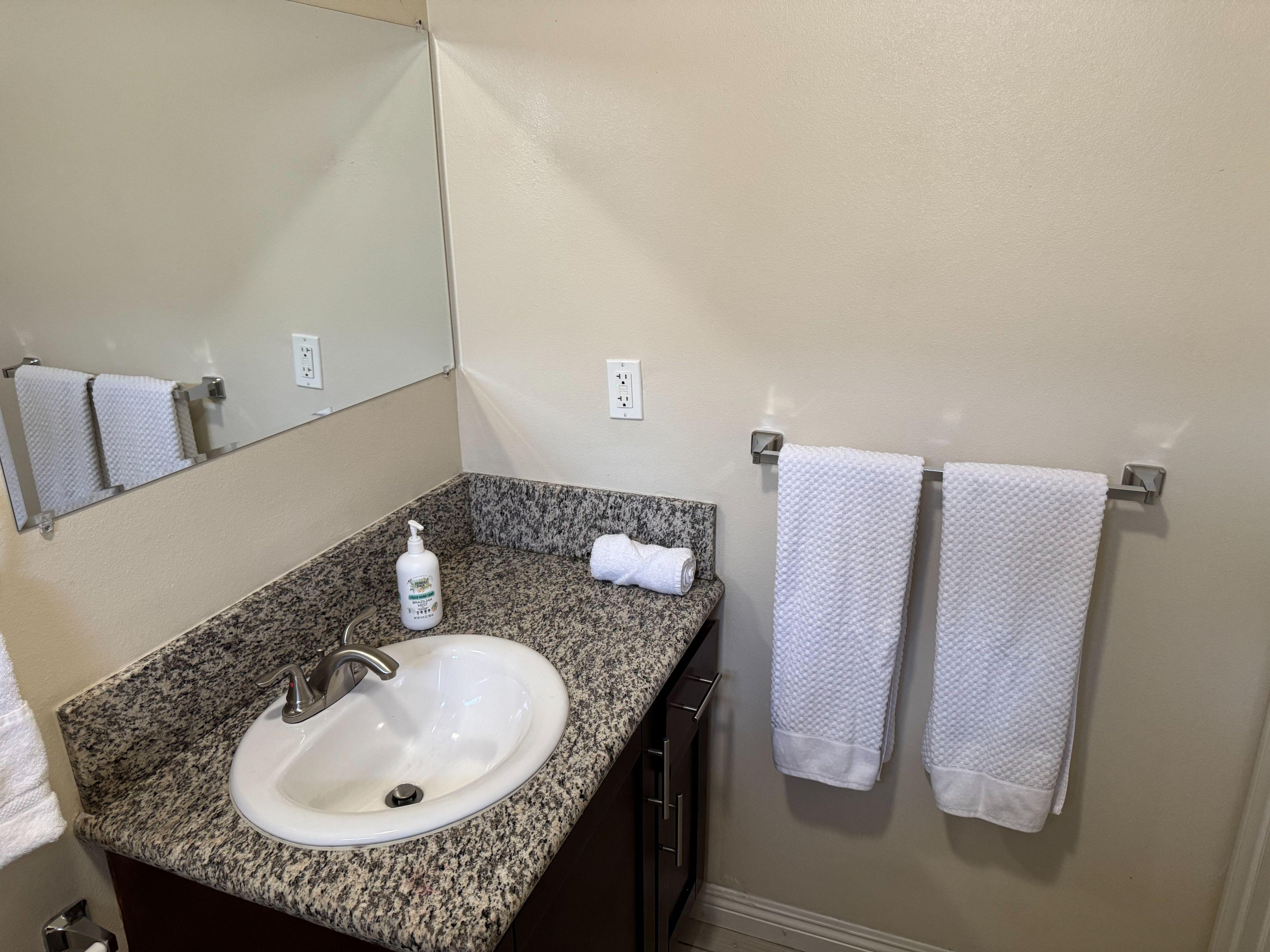 Now Leasing in South Los Angeles | Utilities Included Room 1 - Photo 6