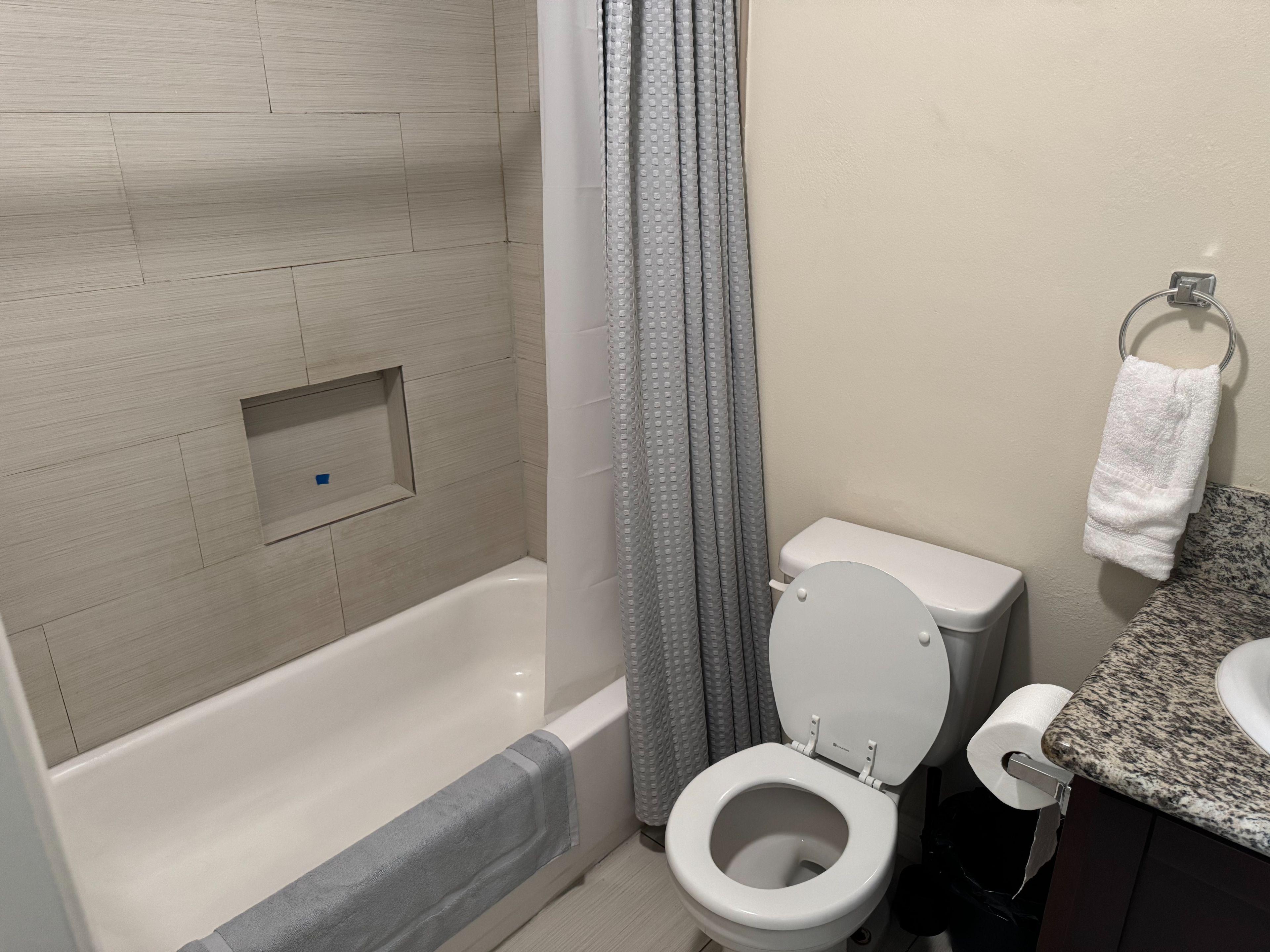Now Leasing in South Los Angeles | Utilities Included Room 1 - Photo 1