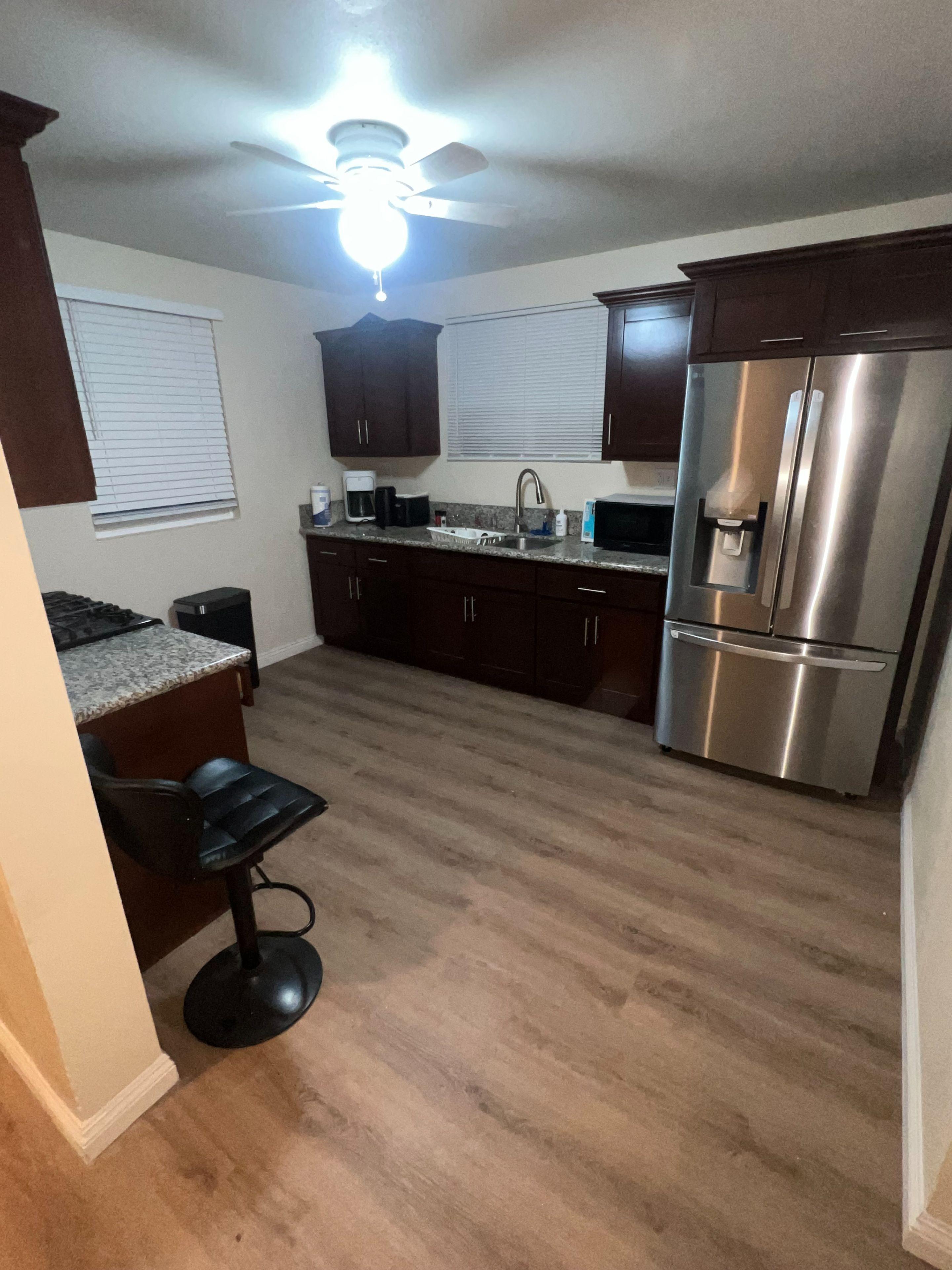 Now Leasing in South Los Angeles | Utilities Included Room 1 - Photo 4