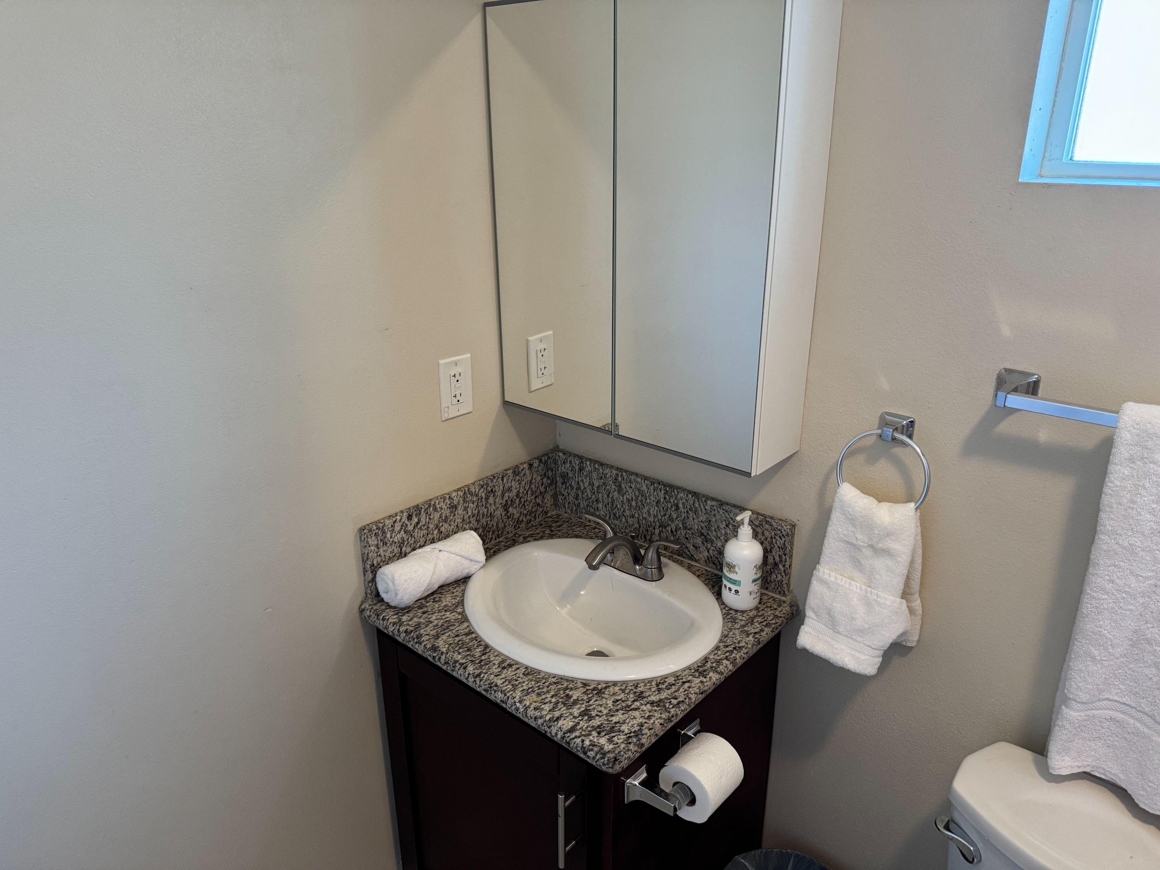 Now Leasing in South Los Angeles | Utilities Included Room 1 - Photo 2