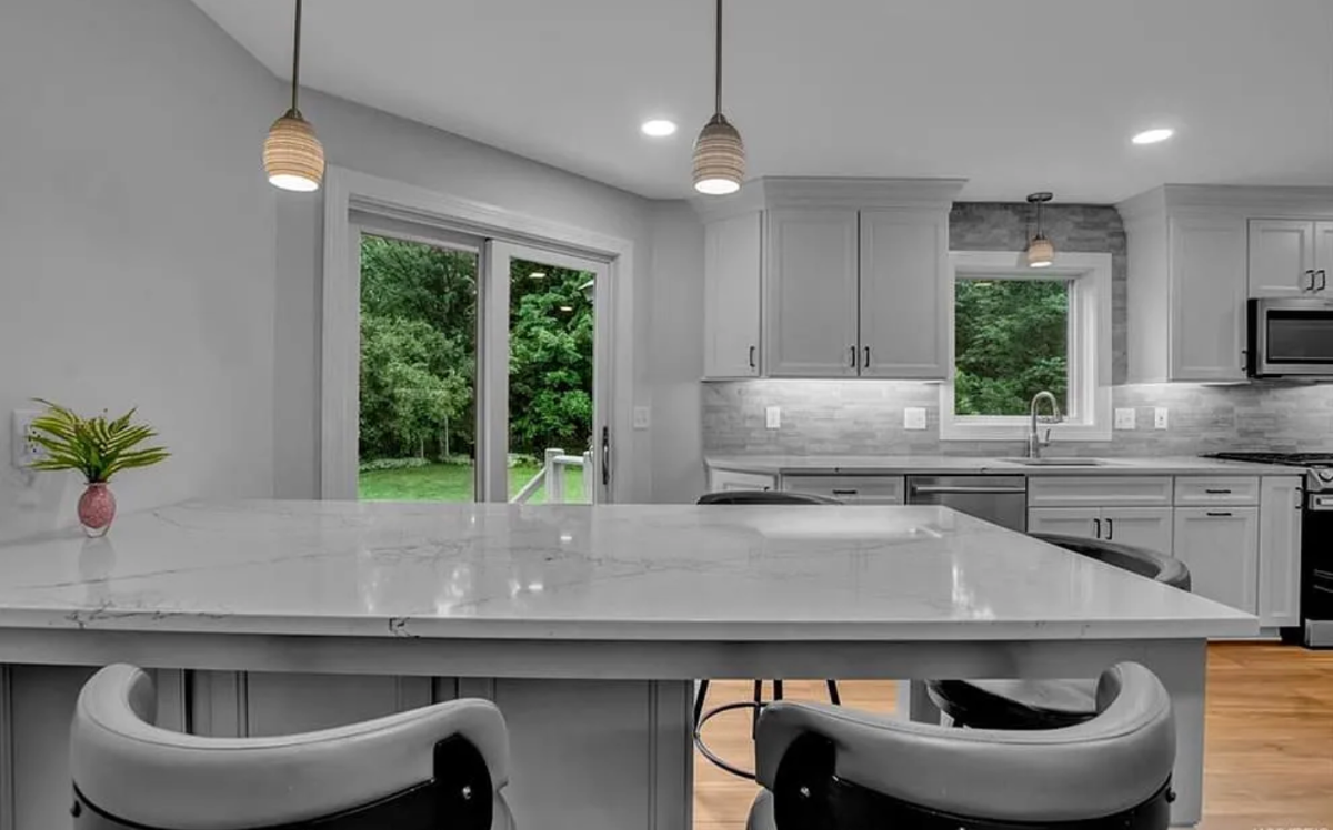 Comfortable country living with space to spread out, including a dedicated home office - Photo 2