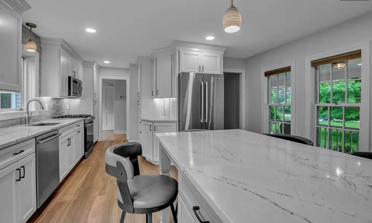 Comfortable country living with space to spread out, including a dedicated home office - Photo 3
