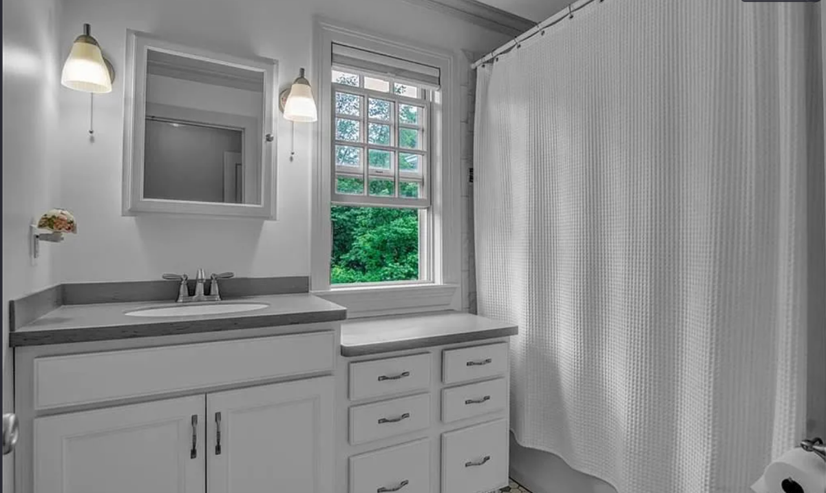 Comfortable country living with space to spread out, including a dedicated home office - Photo 8