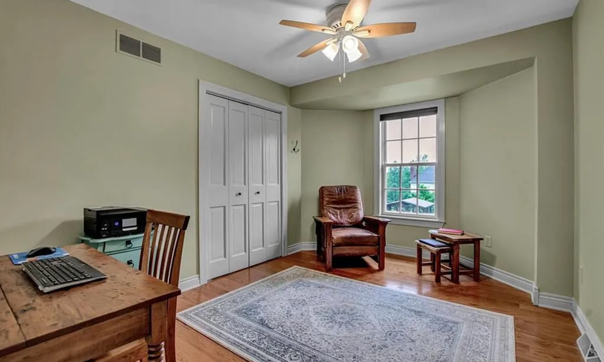 Comfortable country living with space to spread out, including a dedicated home office - Photo 4