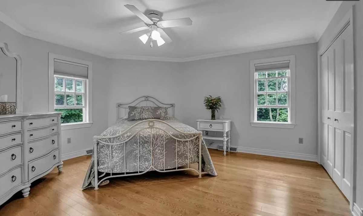 Comfortable country living with space to spread out, including a dedicated home office - Photo 6