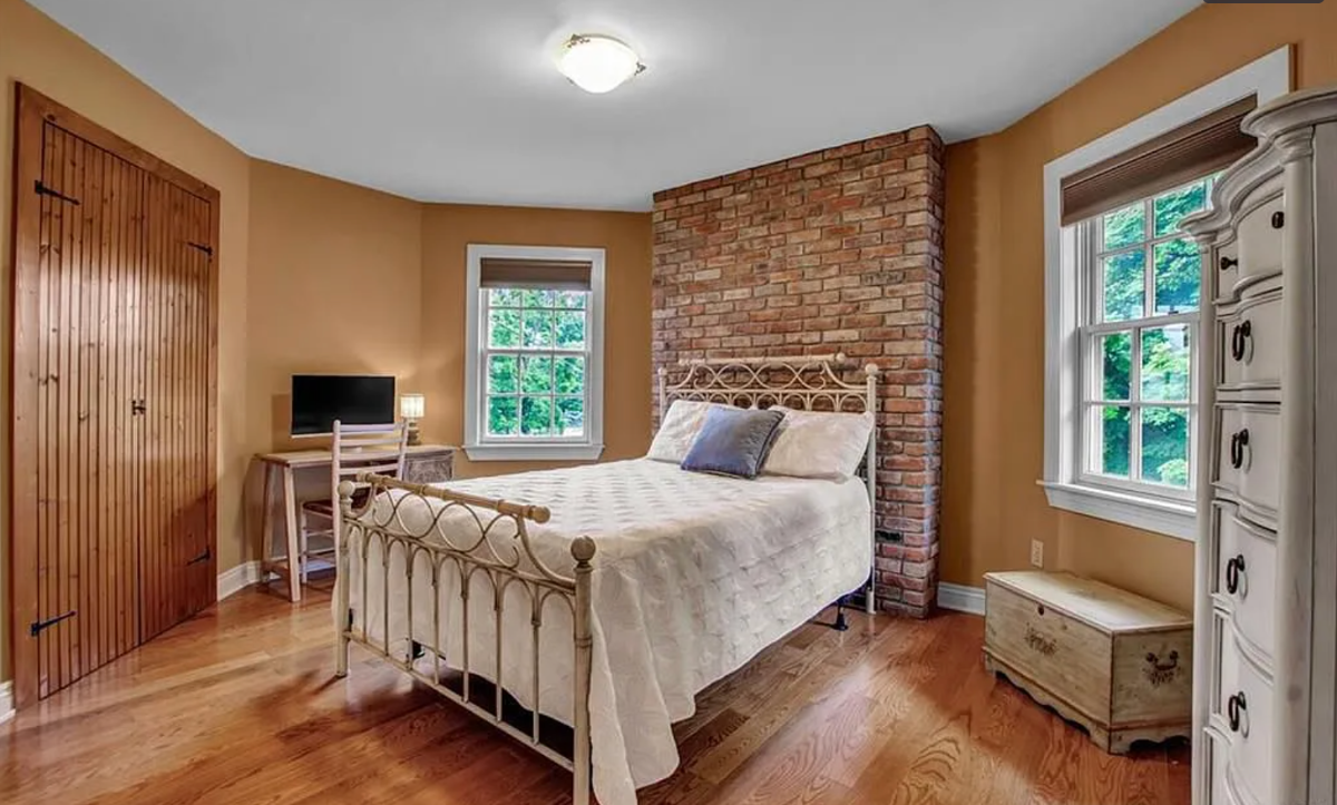 Comfortable country living with space to spread out, including a dedicated home office - Photo 7
