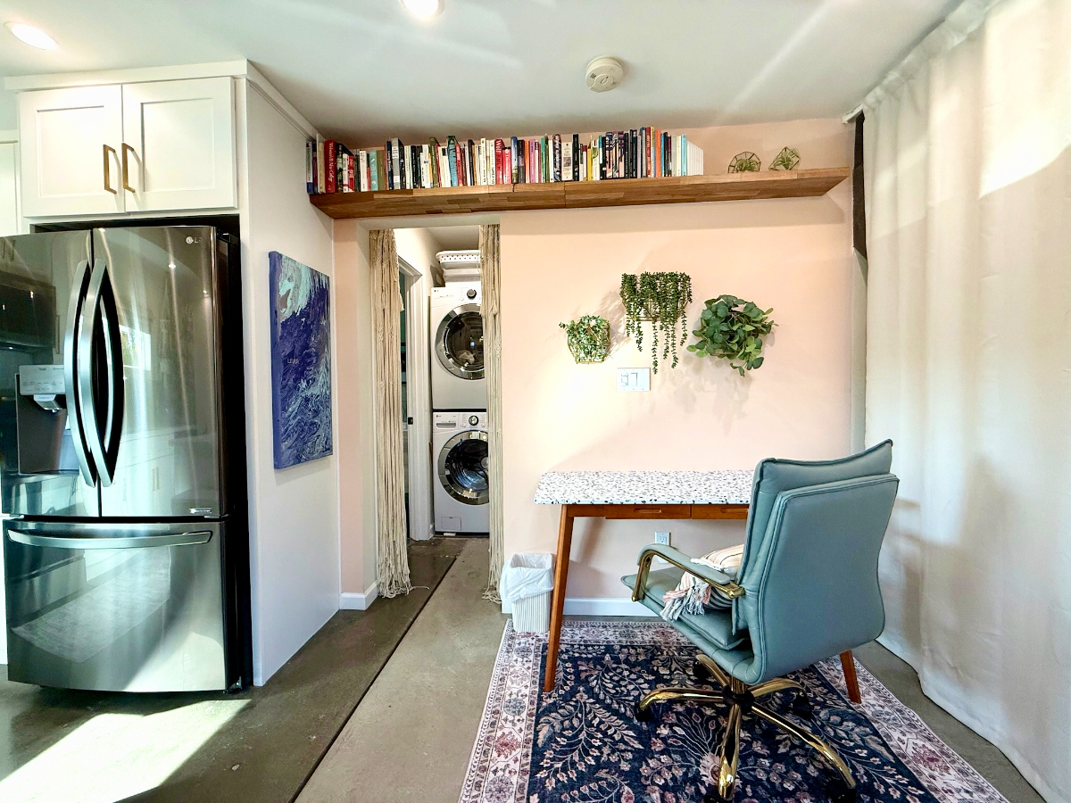 Mini Mansion Loft Guesthouse - W/D, Parking, Private Entrance - All Utilities Incl - Photo 3