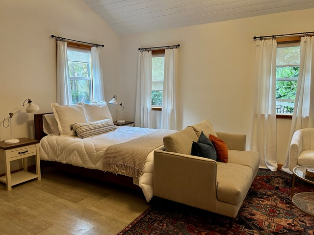Charming Private Guest House with Garden Views, Patio & Prime Laurel Canyon Location Near Transit and Top LA Destinations - Photo 5