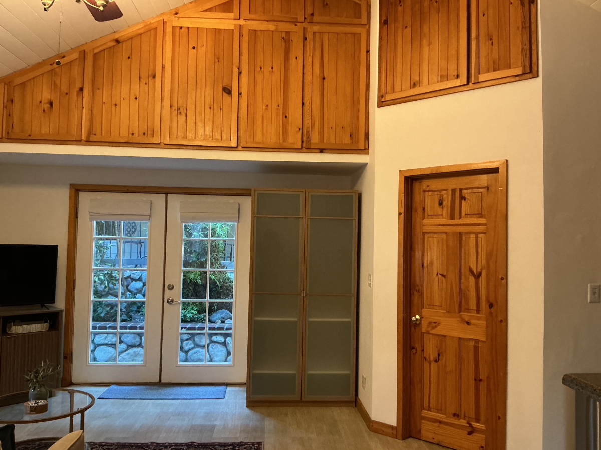 Charming Private Guest House with Garden Views, Patio & Prime Laurel Canyon Location Near Transit and Top LA Destinations - Photo 3