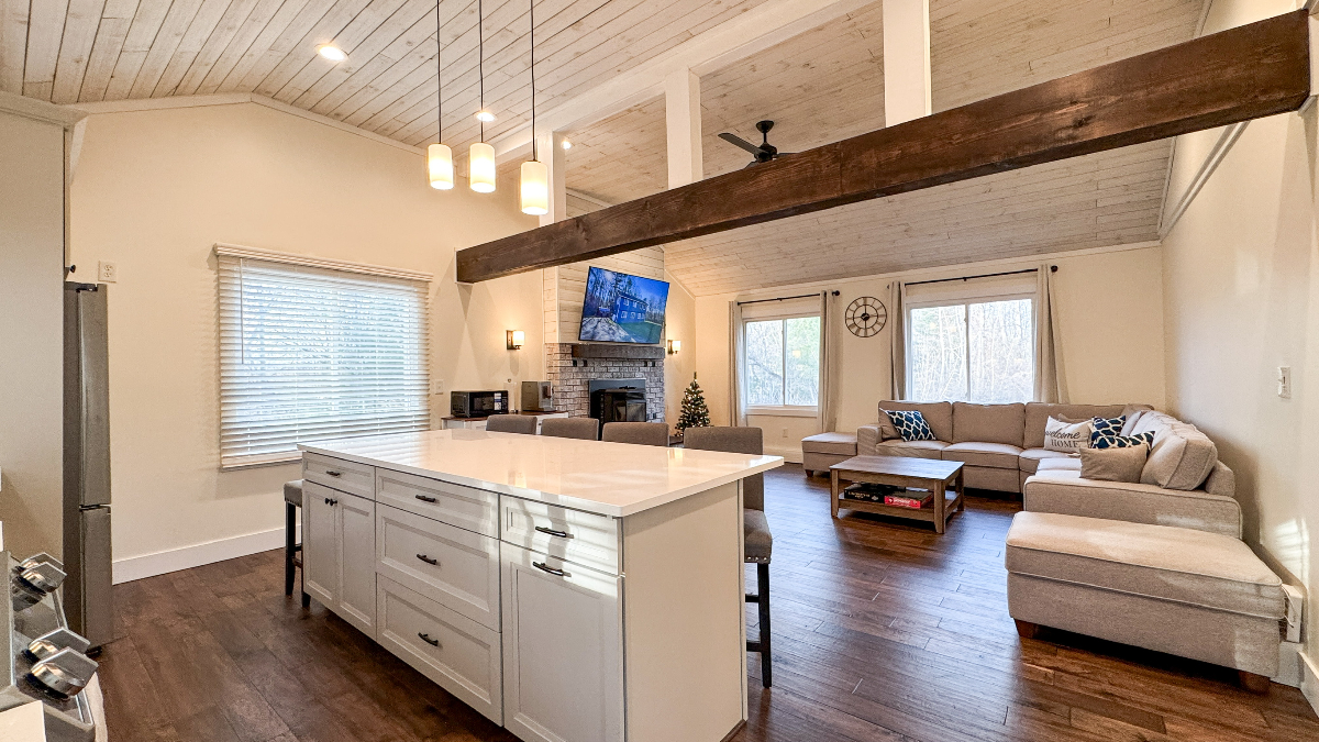 Relaxing Retreat Near Hospital & Downtown Rutland - Photo 9