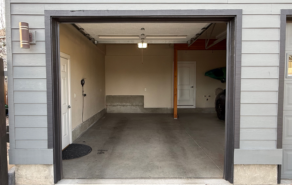 Private Suite with Garage - Mountain Views and Quiet Home - Photo 4