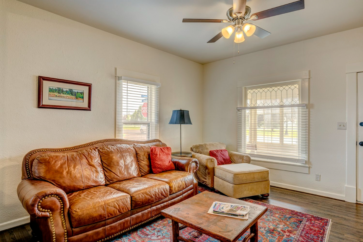 Comfortable Furnished Home Near Downtown with Utilities Included - Photo 2