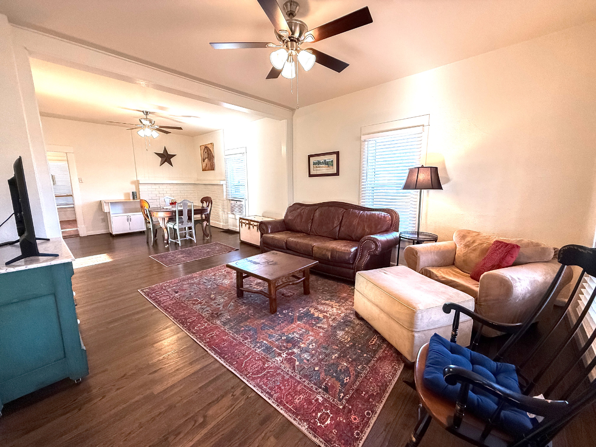 Comfortable Furnished Home Near Downtown with Utilities Included - Photo 3