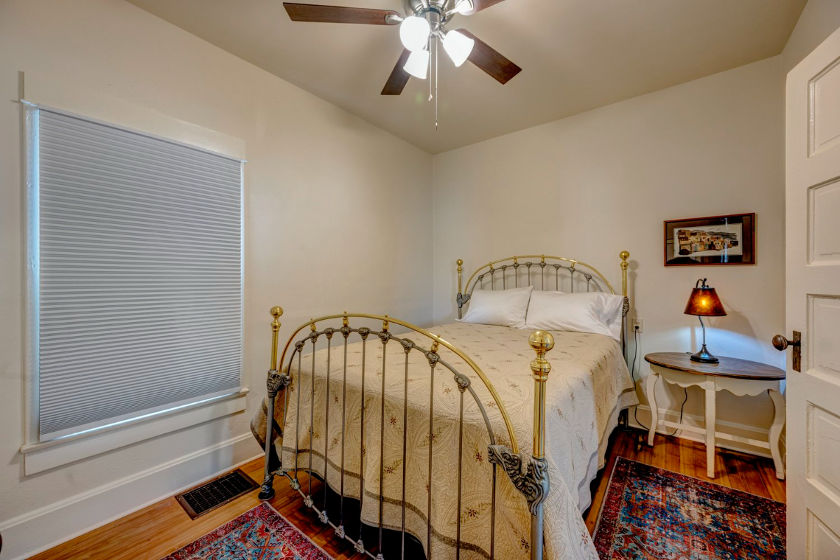 Comfortable Furnished Home Near Downtown with Utilities Included - Photo 10