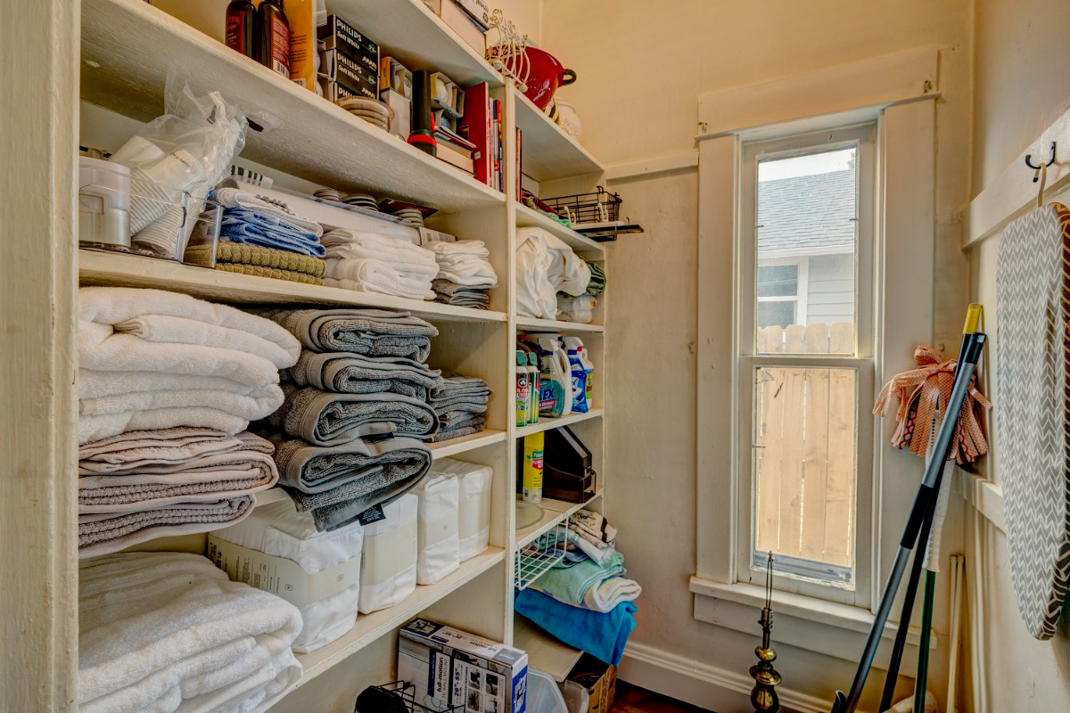 Comfortable Furnished Home Near Downtown with Utilities Included - Photo 12
