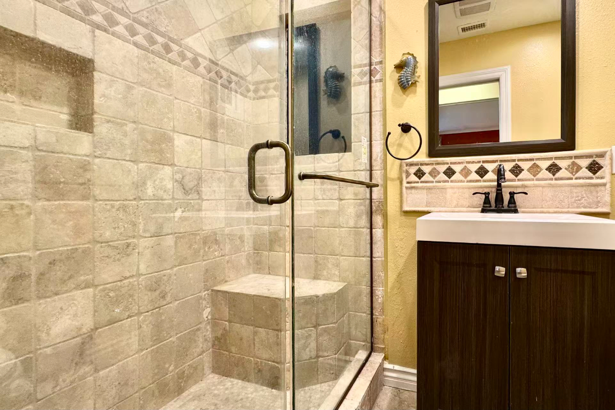 Westlake village private guest unit with kitchen and laundry. - Photo 1