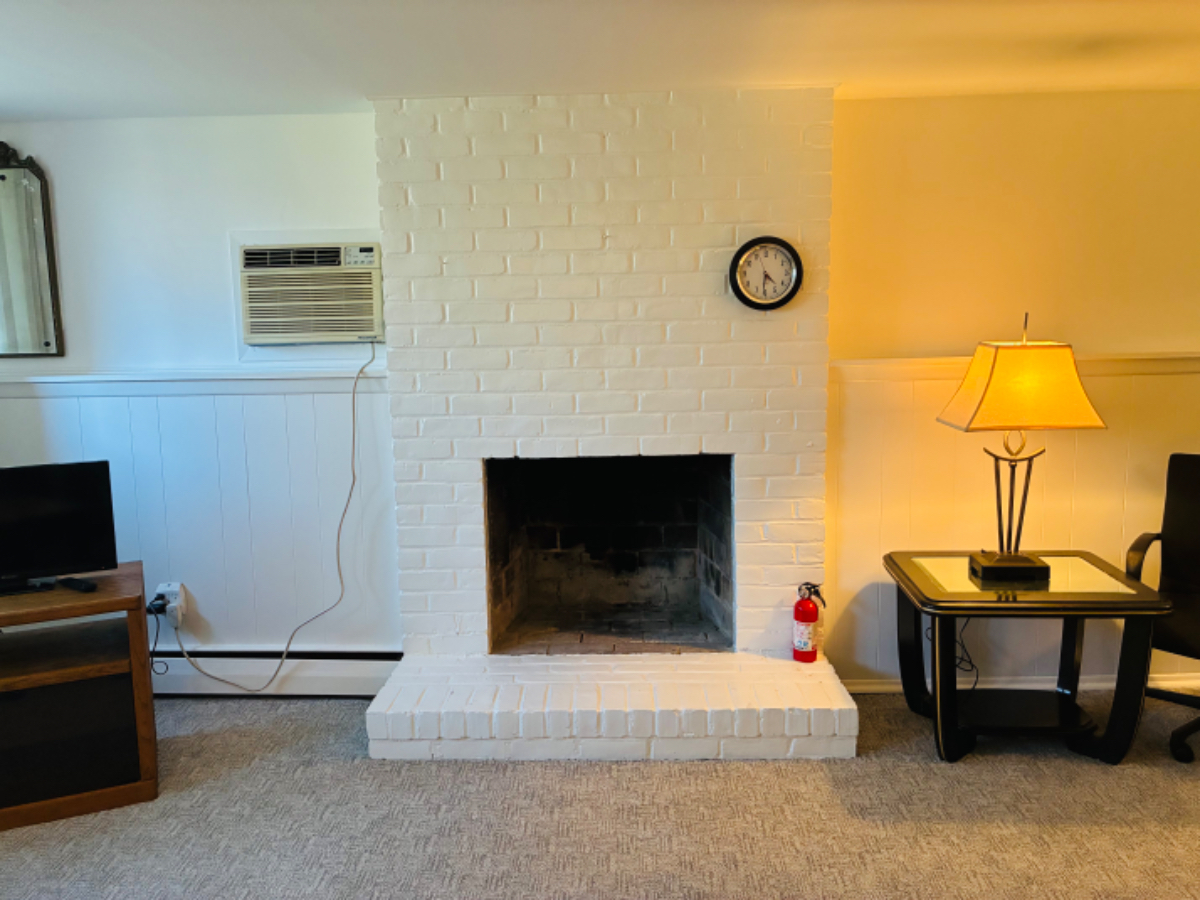 Spacious & Comfortable First Floor Apartment - Photo 1