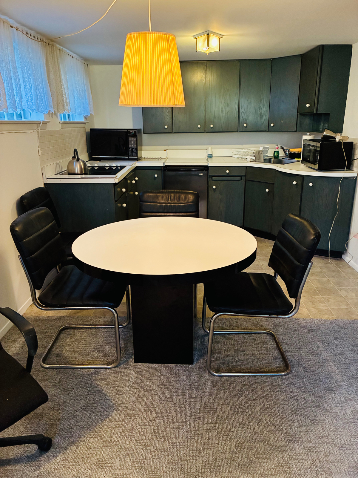 Spacious & Comfortable First Floor Apartment - Photo 4