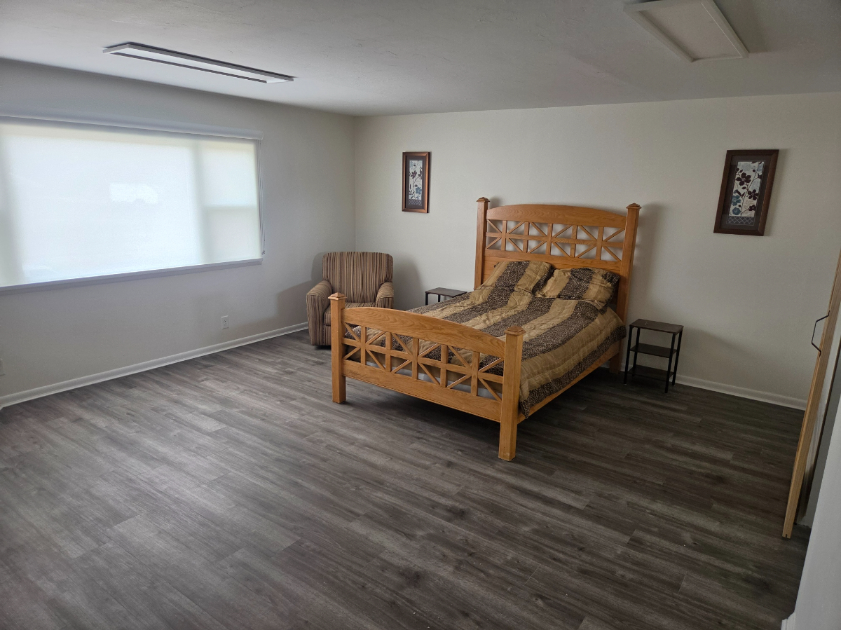 Private Second-Floor Master Bedroom in Quiet, Shared Home - Photo 4