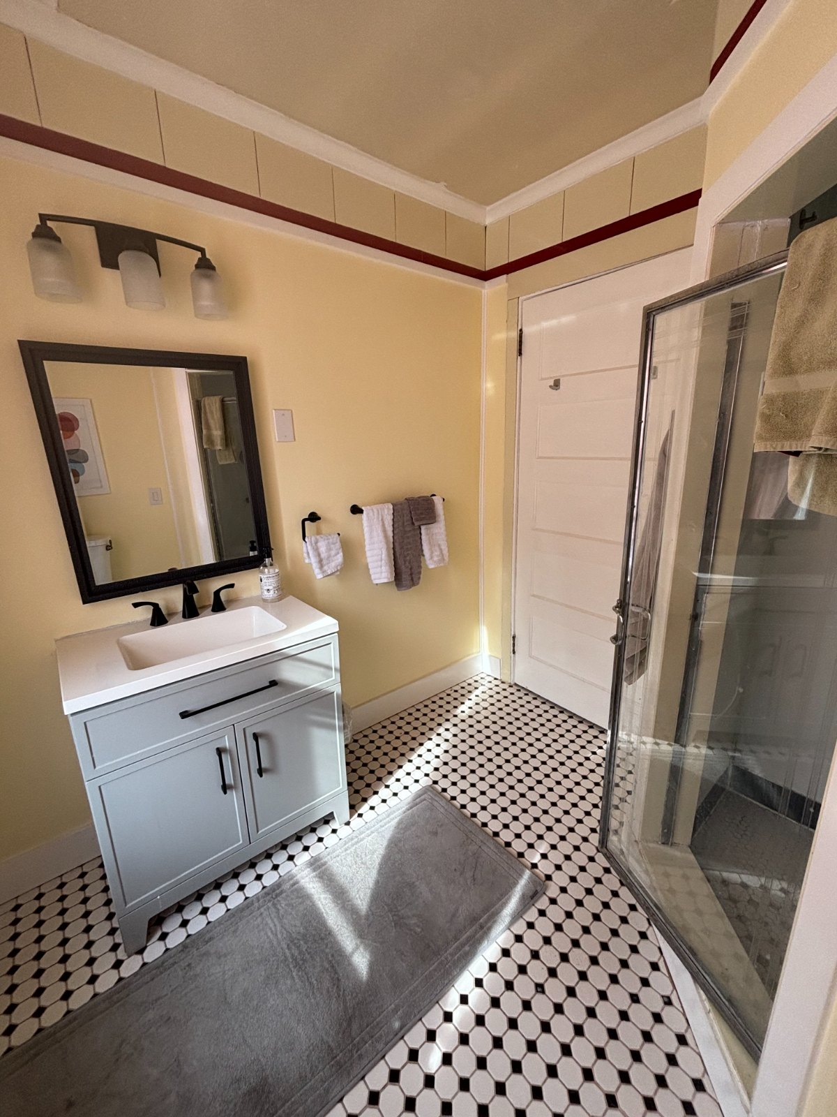 Large Bedroom available in large home - Photo 8