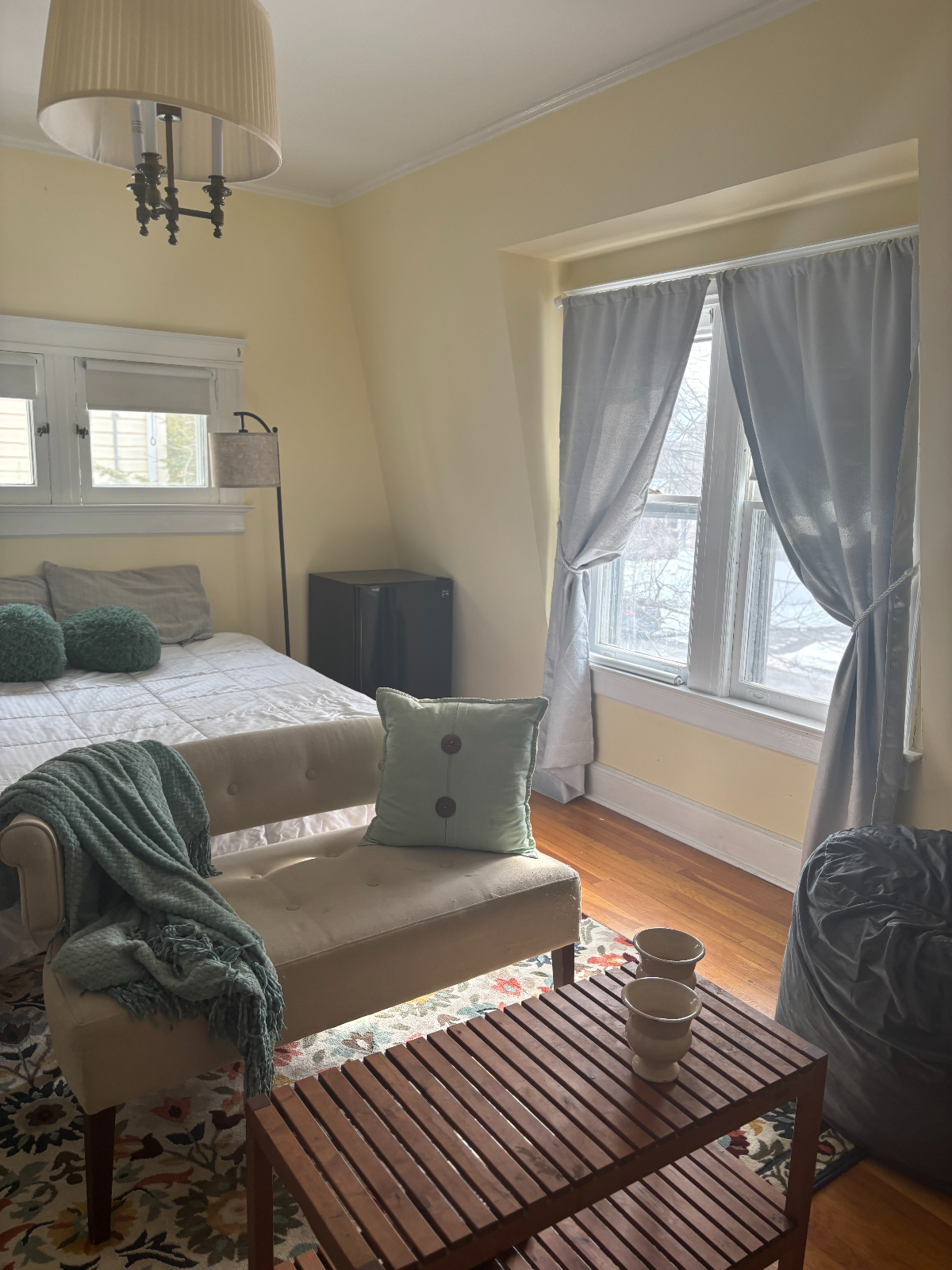 Large Bedroom available in large home - Photo 4