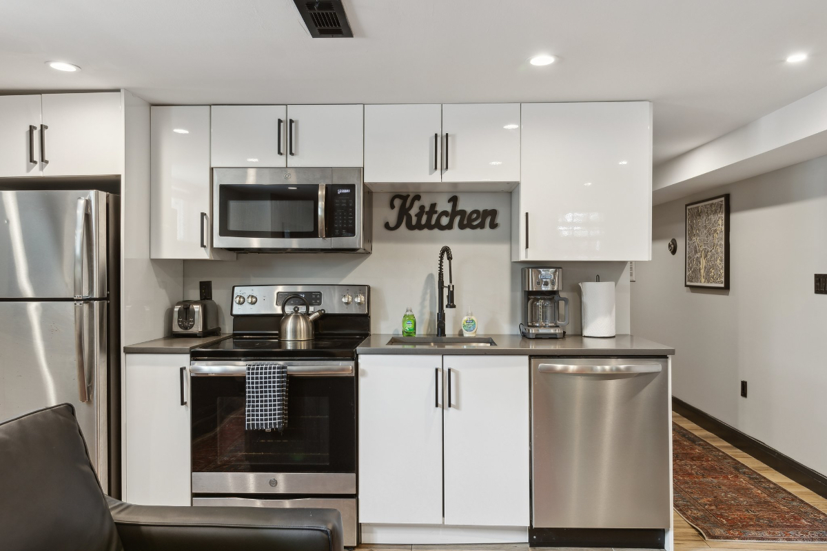 Luxury Spacious 2BR 1BA in the Heart of DC - Photo 2