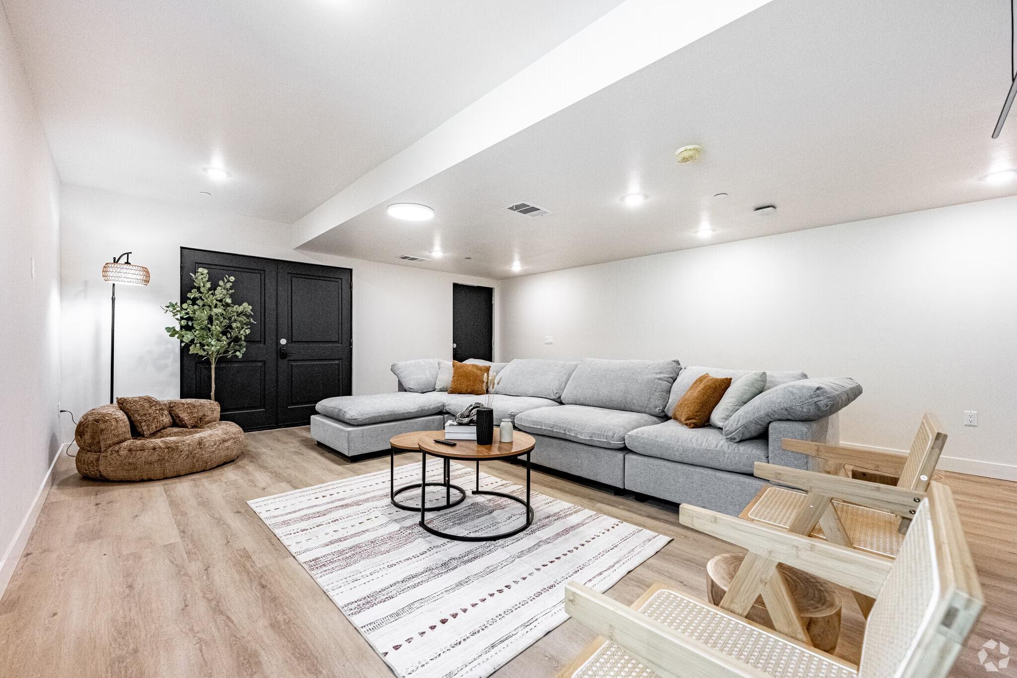 Modern Private Suites in East Hollywood - Photo 4