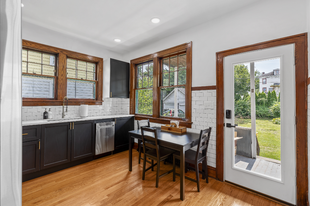Newly Renovated Gem in Melrose - Pet Friendly - Photo 2