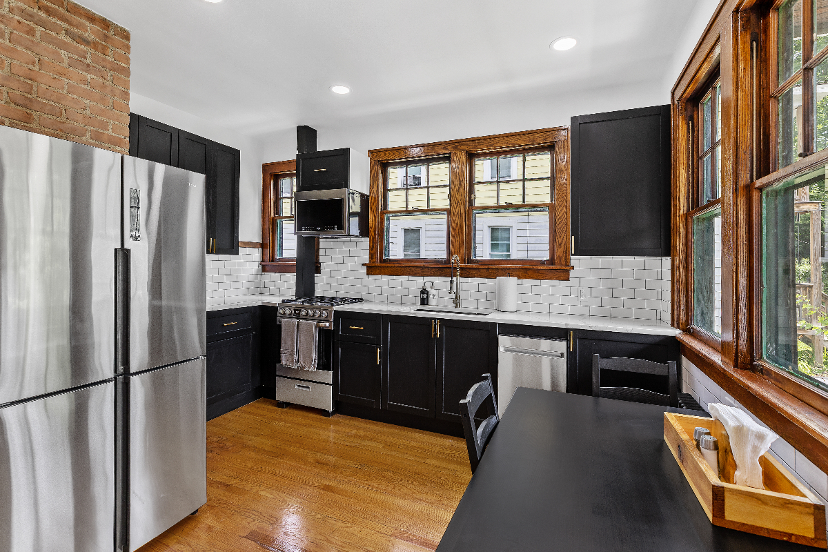 Newly Renovated Gem in Melrose - Pet Friendly - Photo 3