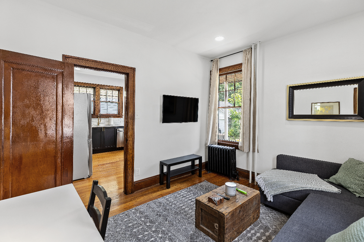 Newly Renovated Gem in Melrose - Pet Friendly - Photo 11