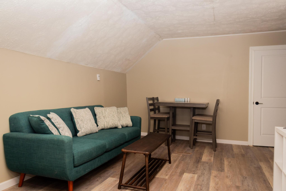 Beautiful Fully Furnished 2BR Apt, Renovated in 2025. Prime Location Near UofR/ Strong Hospital. Own - Photo 1