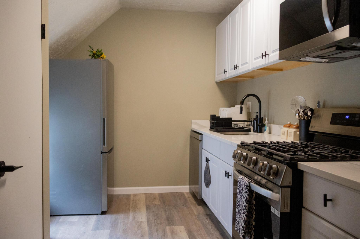 Beautiful Fully Furnished 2BR Apt, Renovated in 2025. Prime Location Near UofR/ Strong Hospital. Own - Photo 3