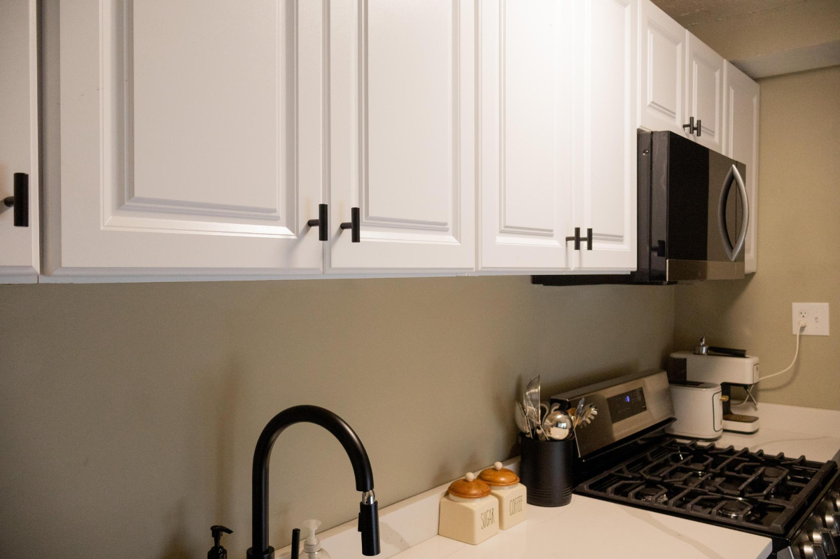 Beautiful Fully Furnished 2BR Apt, Renovated in 2025. Prime Location Near UofR/ Strong Hospital. Own - Photo 4