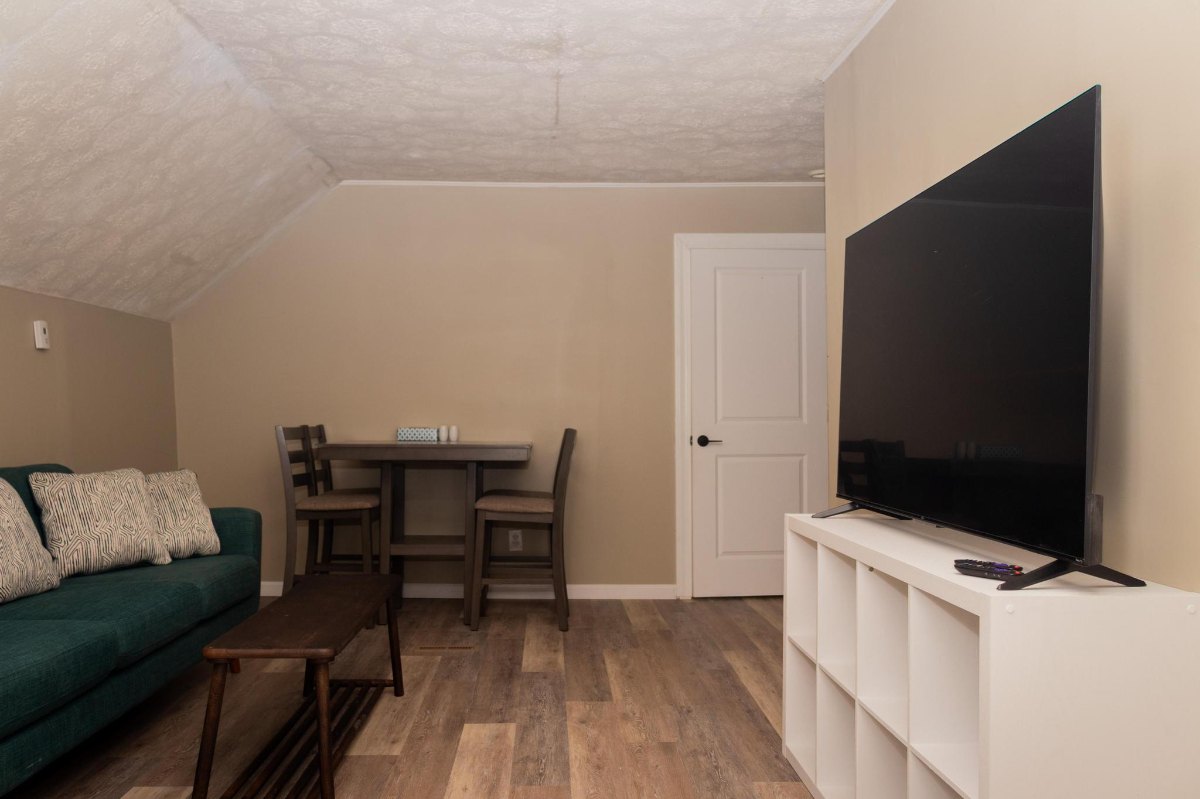 Beautiful Fully Furnished 2BR Apt, Renovated in 2025. Prime Location Near UofR/ Strong Hospital. Own - Photo 5