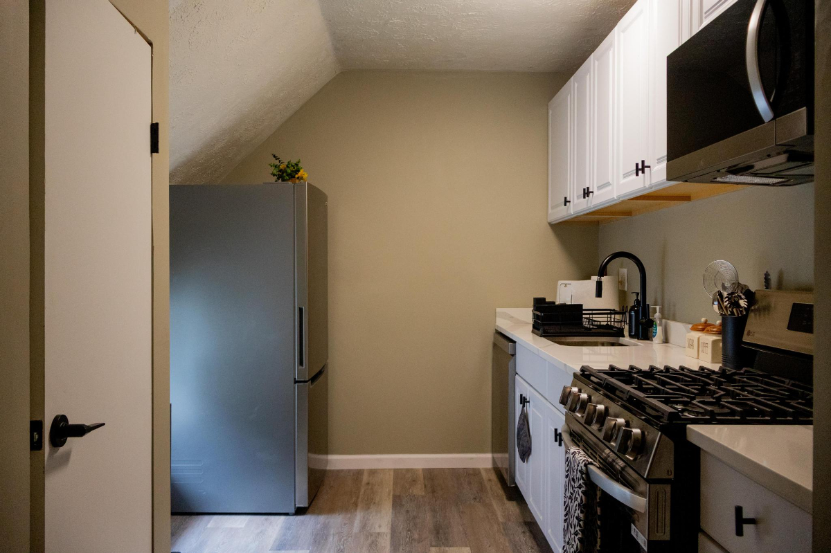 Beautiful Fully Furnished 2BR Apt, Renovated in 2025. Prime Location Near UofR/ Strong Hospital. Own - Photo 6